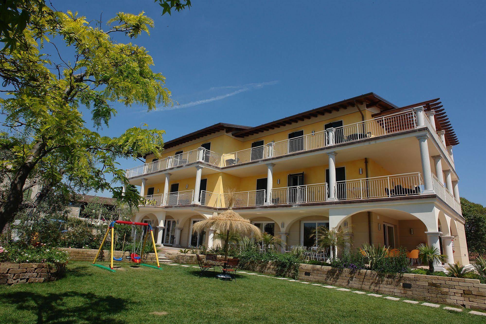 Hotel Splendid Sole Манерба-дель-Гарда Экстерьер фото